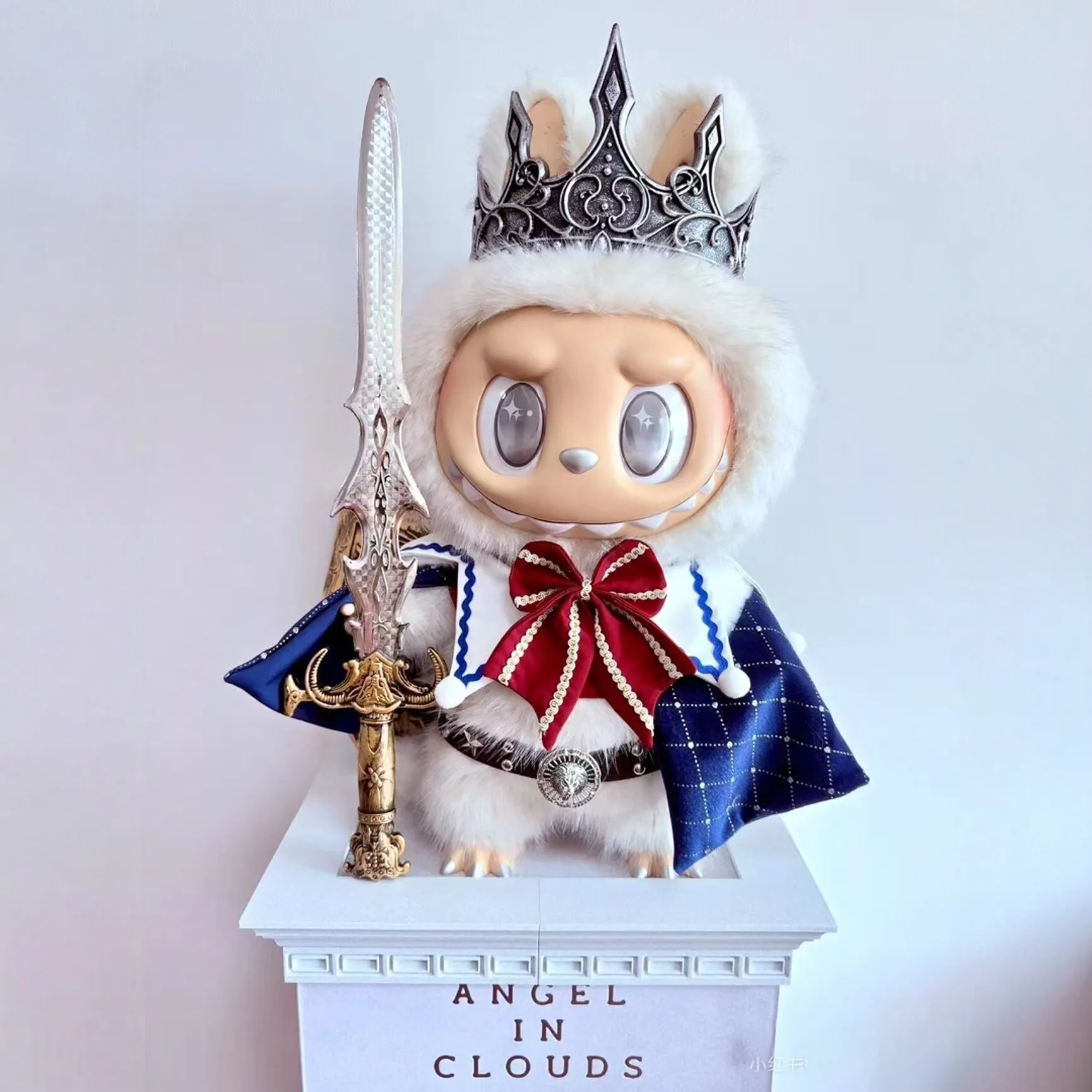 

Labubu The Monsters Clothes 58cm Zimomo Angel Wings Cape Cloak Outfit Plush Doll Costume Clothing Only (No Doll)