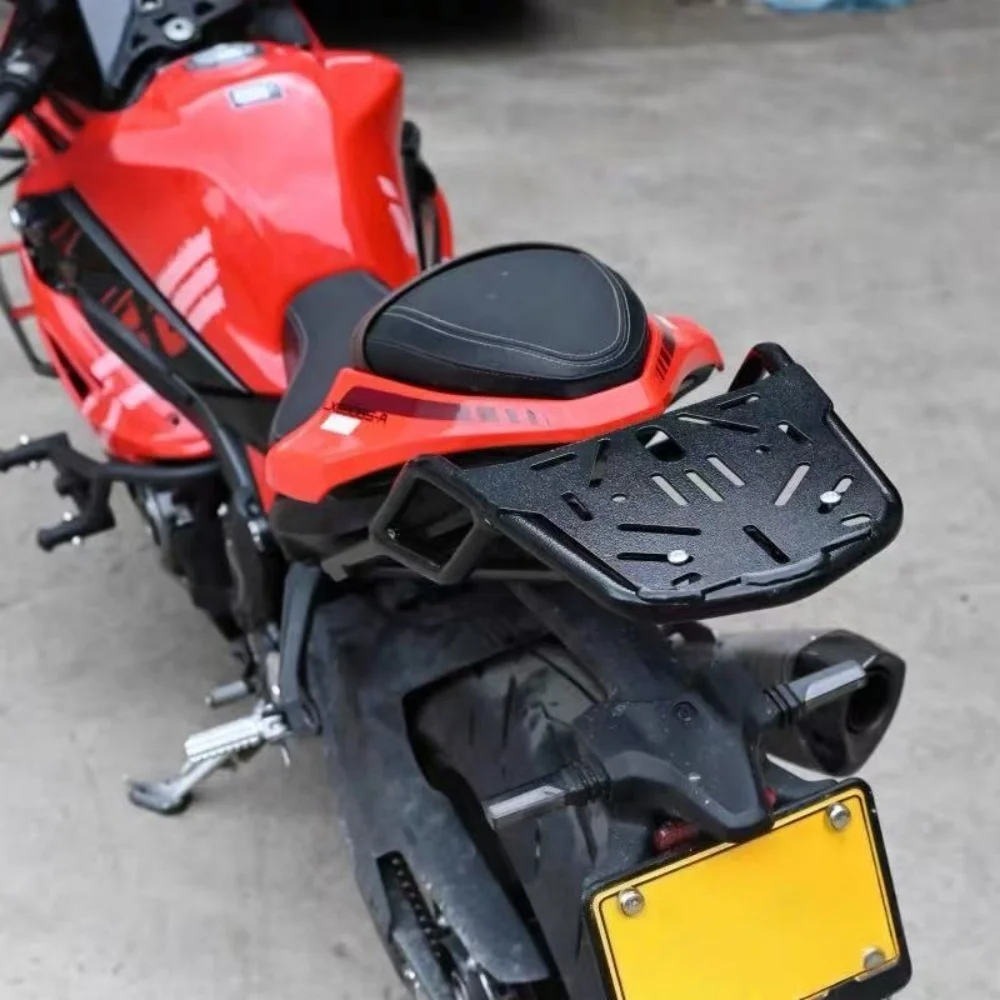 For VOGE RR660S, the rear rack is strengthened with accessories and the rear trunk bracket and trunk support are also modified.