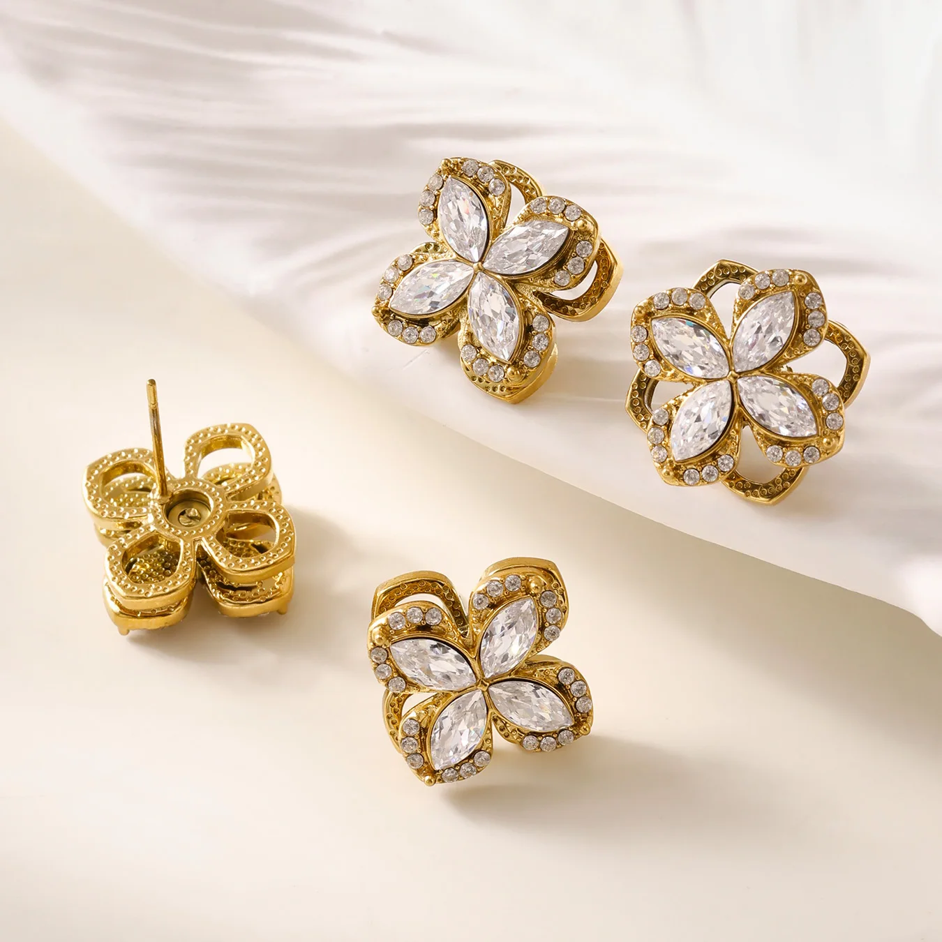 Nivora 빈티지 회전식 지르콘 꽃 스테인레스 스틸 체인 목걸이 귀걸이 반지 여성을위한 매력 웨딩 연회 쥬얼리