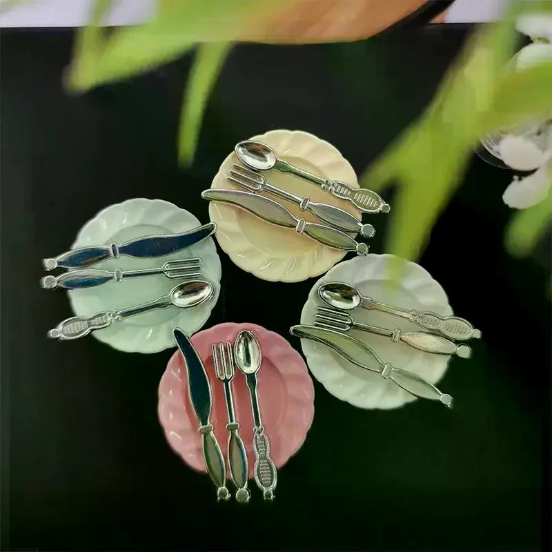 1 Juego de accesorios de cocina para casa de muñecas, cuchillo en miniatura, tenedor, cuchara, vajilla, Kit de platos, juguete para niños, simulación de comida y escena de juego, modelo