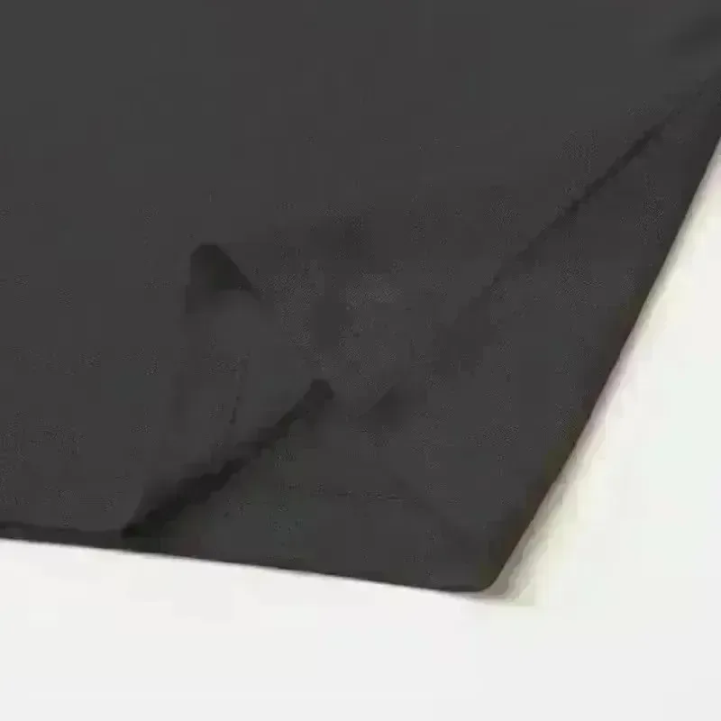 男性のお気に入りは、メカ風の丸首半袖Tシャツです。 夏の新作アウディ正規モデルが好調に売れている