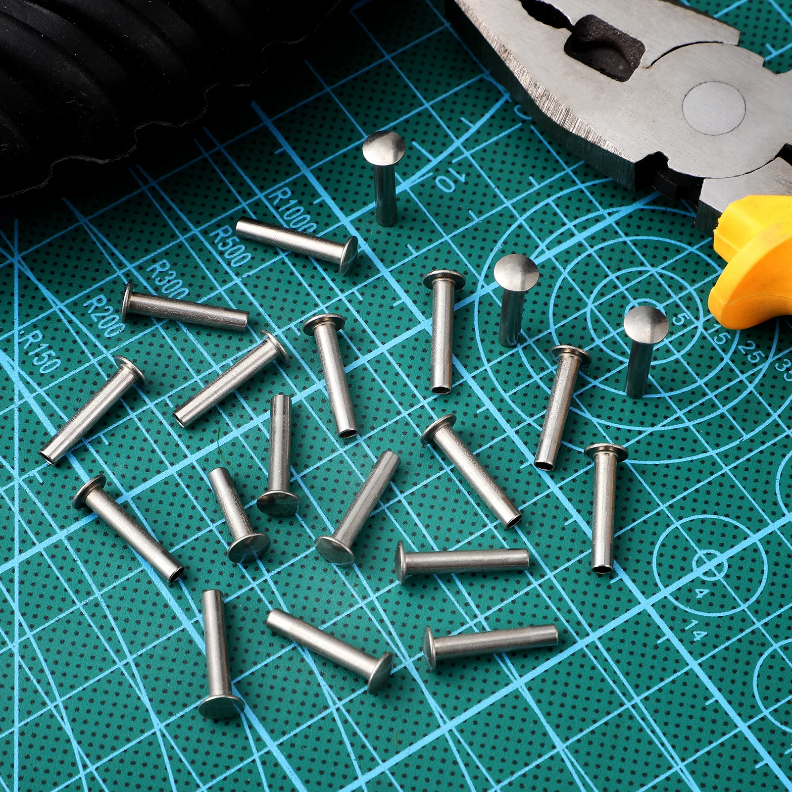 

200Pcs Craft Rivets Stainless Steel Round Head Rivets Metal Studs for Connecting Securing Various Metal Materials Long-Lasting