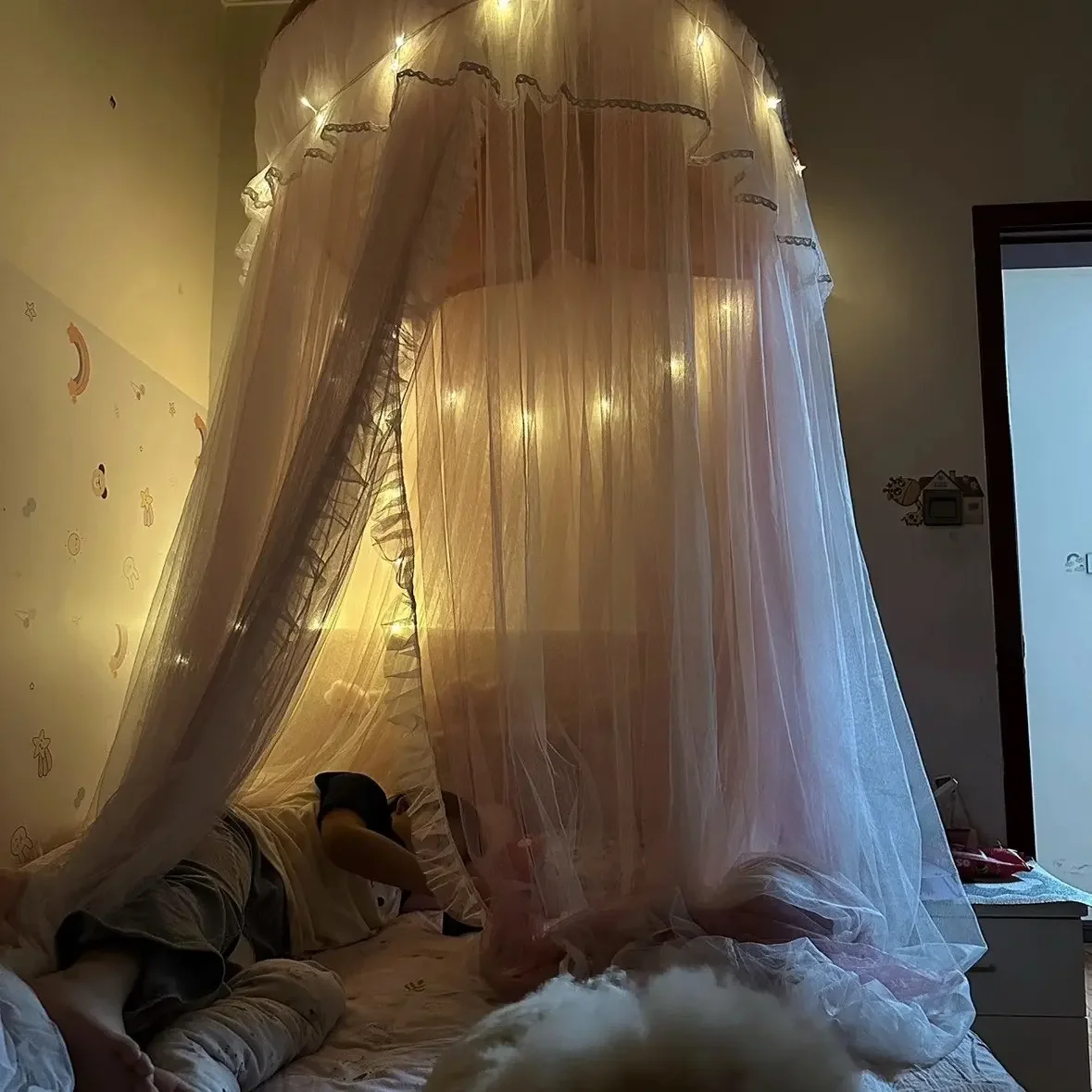 Perfect bestsellersPrincess Wind Semi-round Ceiling Mosquito Net Bedside Decoration Bed Mantle Dome Double Yarn Sleeping Net