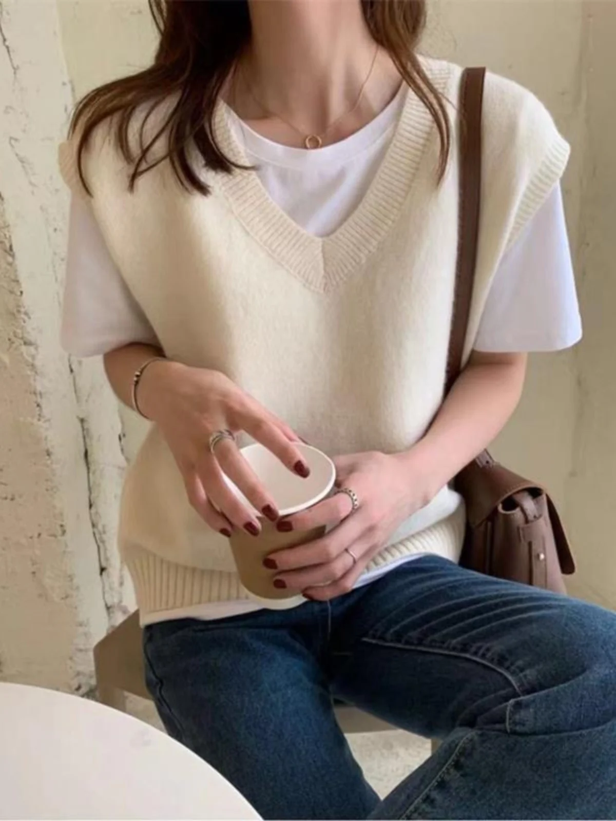 เสื้อกั๊กถักไหมพรมทรงวีสำหรับผู้หญิง ใส่ในฤดูหนาว เนื้อผ้าบาง ใส่เป็นเสื้อนอกหรือเสื้อซับในได้ สวมใส่สบายๆ เหมาะกับการเดินทาง ทรงหลวม ใส่แล้วดูเพรียว