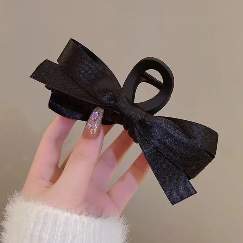 1 Piece Of Girl Fabric With Hepburn Style Black Double-Sided Bow, Suitable For Daily Use With Hair Claws On The Back Of The Head