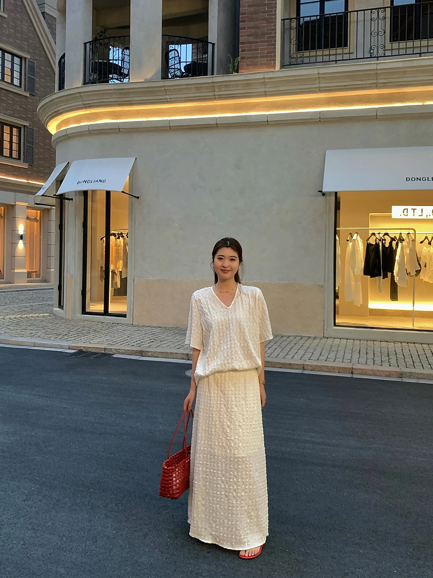 

Комплект из двух предметов Lin Da Hui: свободный крой, топ с V-образным вырезом и юбка с высокой талией, повседневный весенний модный комплект больших размеров для женщин