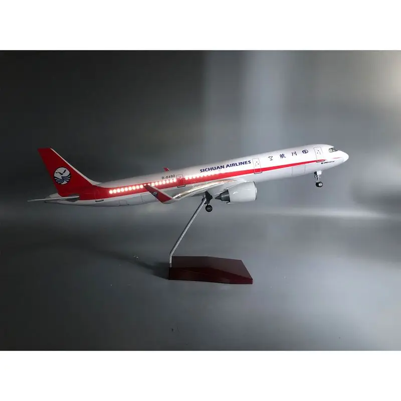 

Sichuan Airlines Airbus A321 Airplane Model 445mm Simulated With Led Lights Landing Gears Display For Aviation Enthusiasts