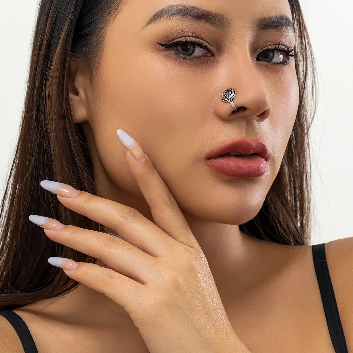 טבעת האף של נשים אופנתיות חיבור עגילים נוסטריל פירסינג קליפ של נשים