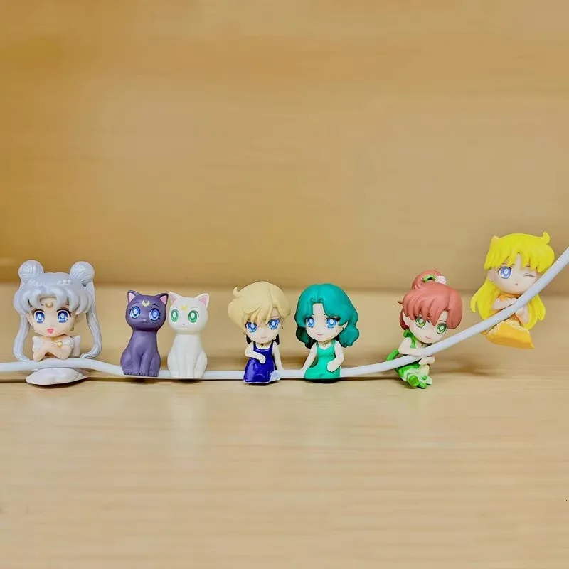 Oryginalny zestaw 7 figurek Gashapon Hugcot 3 Sailor Moon od Bandai, zabawki anime dla dzieci, kolekcjonerskie modele ozdobne.