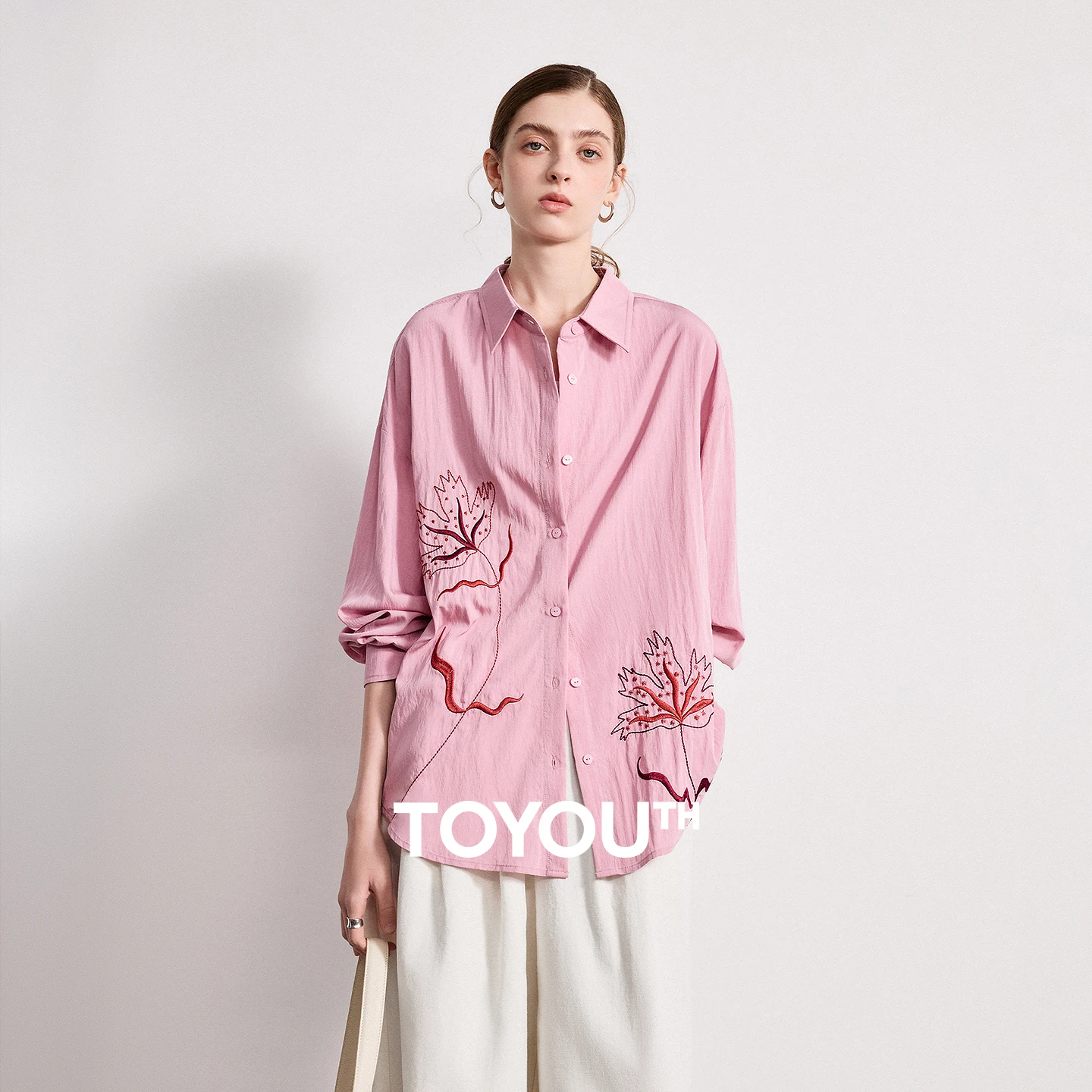

Женская блузка TOYOUTH из микрокрепа с текстурой, весна 2026, новая, с тяжелой художественной цветочной вышивкой, свободного кроя, цвет лотосовый корень, розовая рубашка