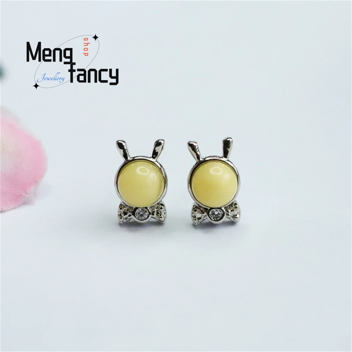 

Natural S925 Silver Honey Wax Amber Rabbit Necktie Earstuds Simple Personality Retro Ethnic Fashion Versatile Women Fine Jewelry