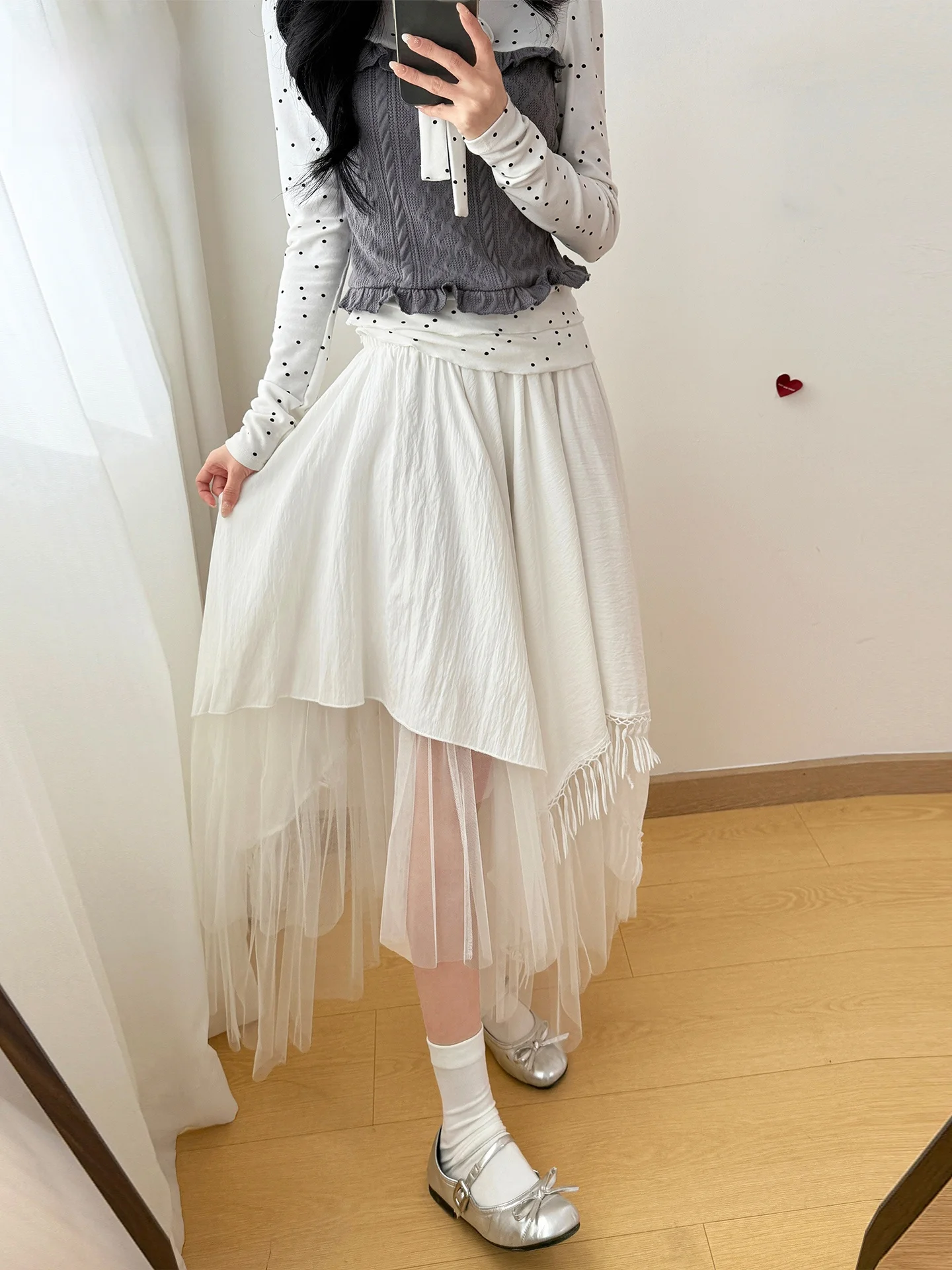 

Белая юбка-полусолнце с бахромой и асимметричной сеткой, женская, А-силуэт, средней длины, летняя, новая модель, повседневная, с завышенной талией, из полиэфирного волокна