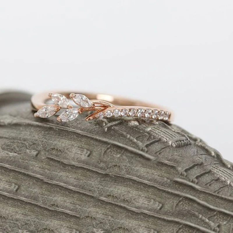 Luxury flower ring for women with white zircon plated rose gold Ring for Wedding party hand jewelry gift image 2
