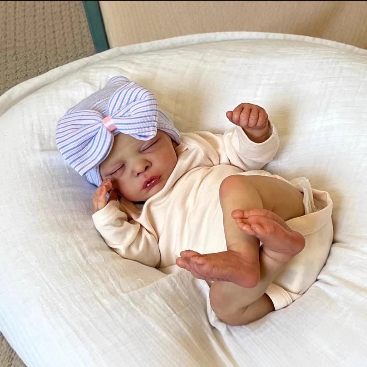 Romy: 48 cm große wiedergeborene Babypuppe, realistische Neugeborene, 3D-Hautstruktur mit sichtbaren Adern, handgefertigte Kunstpuppe zum Sammeln