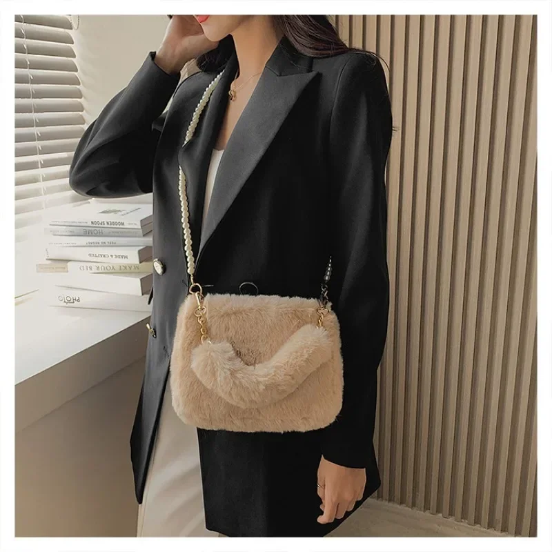 Women Plush Tote Handbag Casual Fuzzy Crossbody Bag Fluffy Shoulder Bag Chain Cute Sling Pouch Faux Fur Female Purse Furry Bolsa