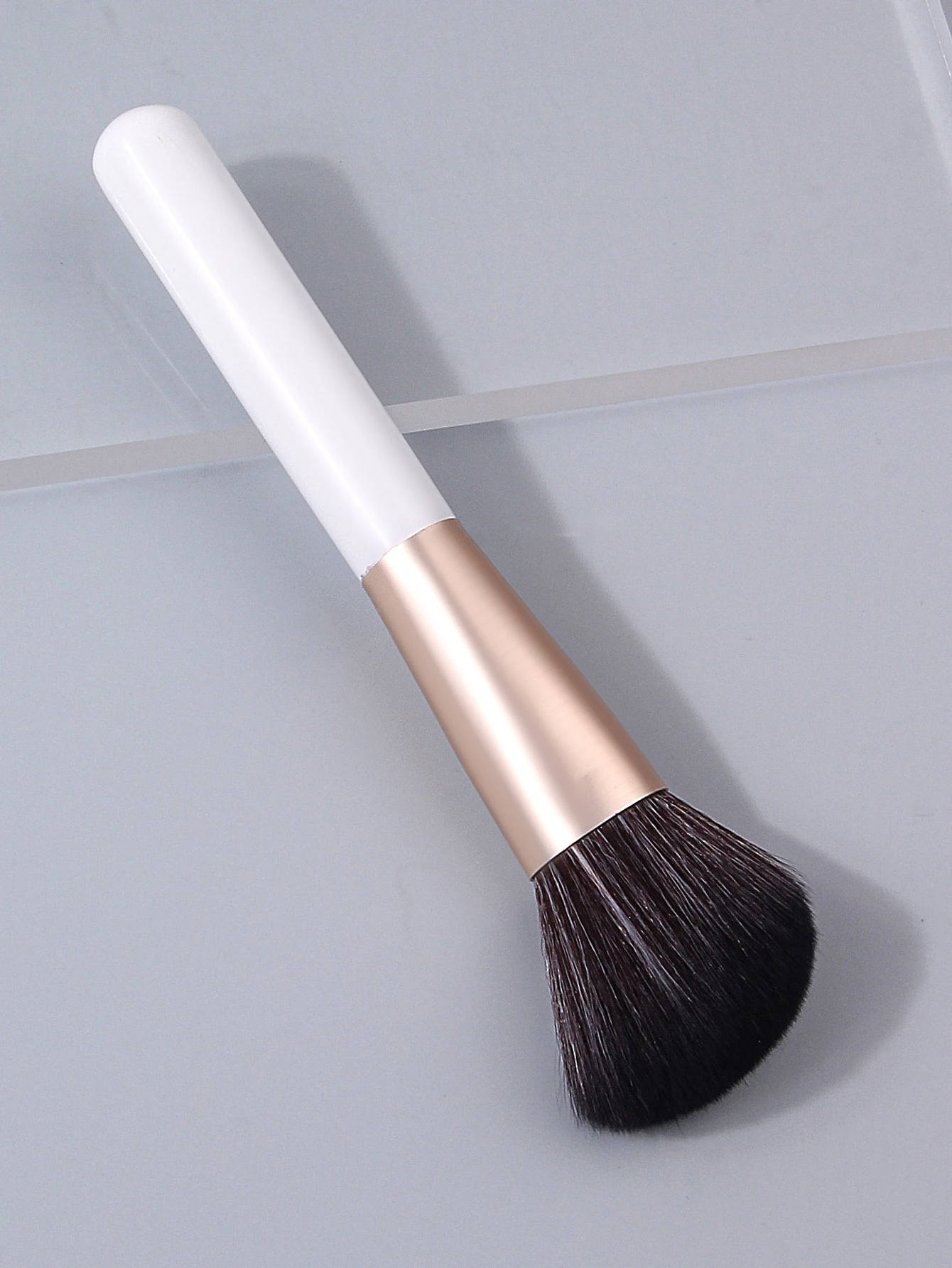 Witte blushborstel met lange staaf, schuine contourborstel, zijgezichtsschaduwborstel, markeerborstel, make-upborstel voor beginners, make-uptools