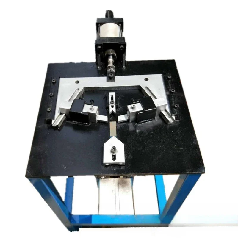 Angle forming machine Aluminum alloy door and window pneumatic angle forming machine