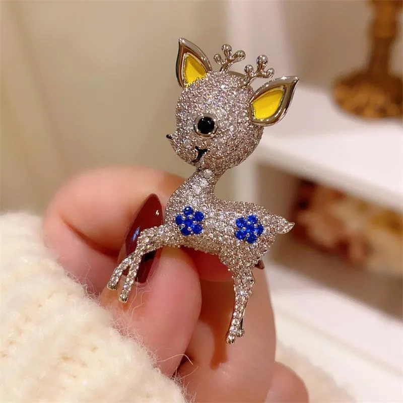 Style Rhinestone Micro Inlay Christmas Reindeer Brooch Pin Elegant Light Luxury Niche Festive Coat Lapel Jewelry Gift for Women
