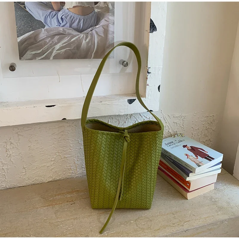 Unterarm-Umhängetasche aus Rattangeflecht, einfarbig, große Kapazität, Damen-Eimer-Einkaufstasche, Sommer-Strand-Reise-Handtasche, Einkaufskorb – Detail 18