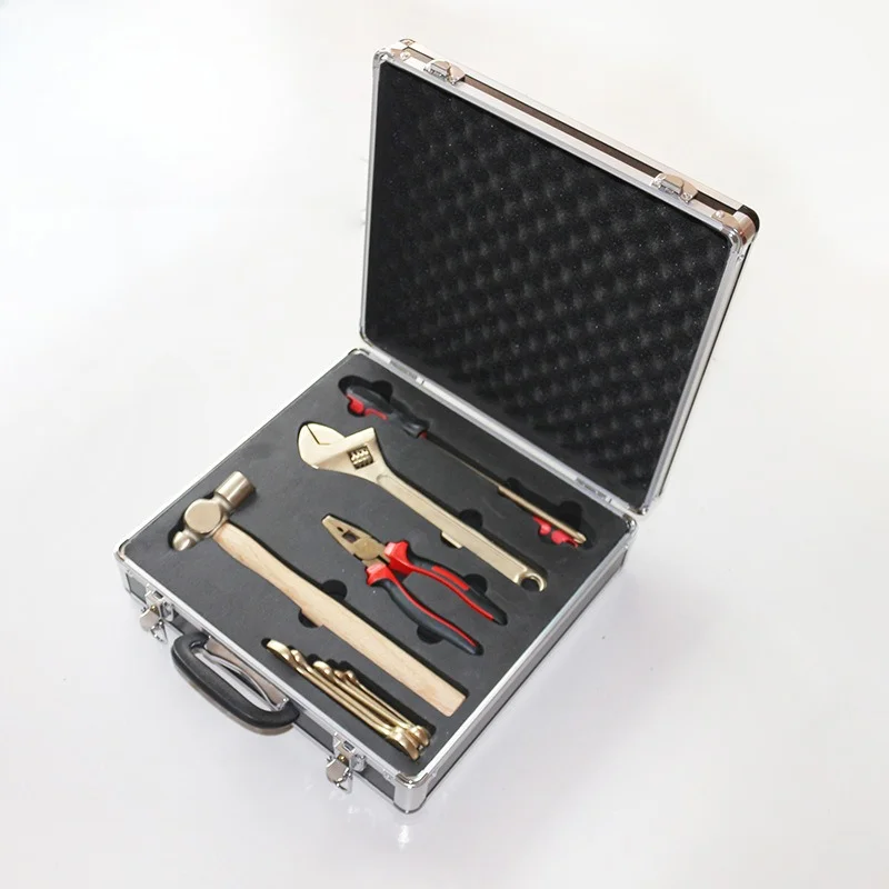 

Combination set of tools 28-piece set