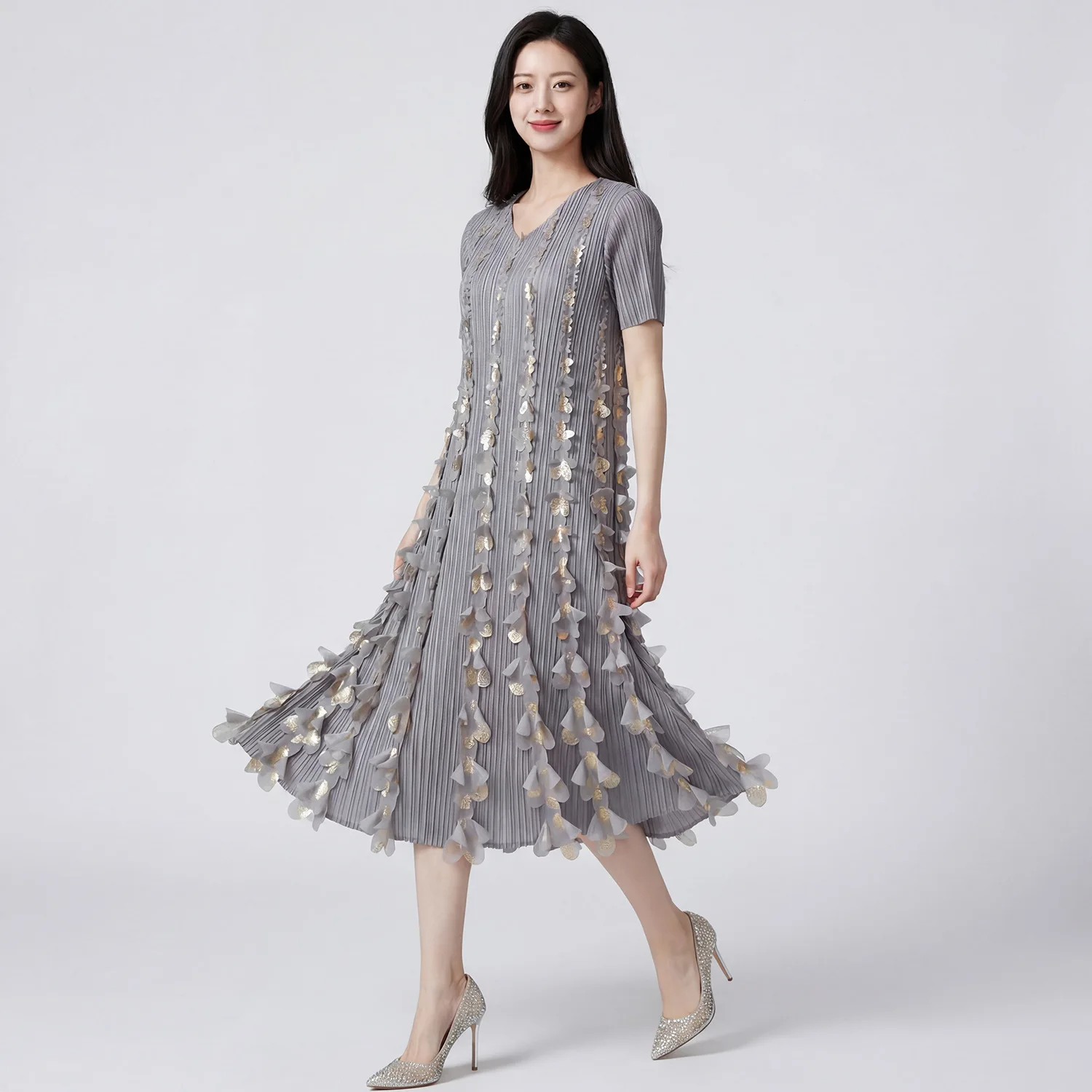 

Miyake Pleated Dress 2026 Spring and Summer New V-neck Hot Gold Sequins Sense of Light Luxury Short-sleeved Dress Dresses Pleat