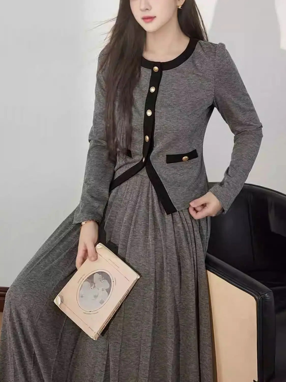 Large Size Women's Knitted Cardigan Pleated Skirt High-end Gray Set