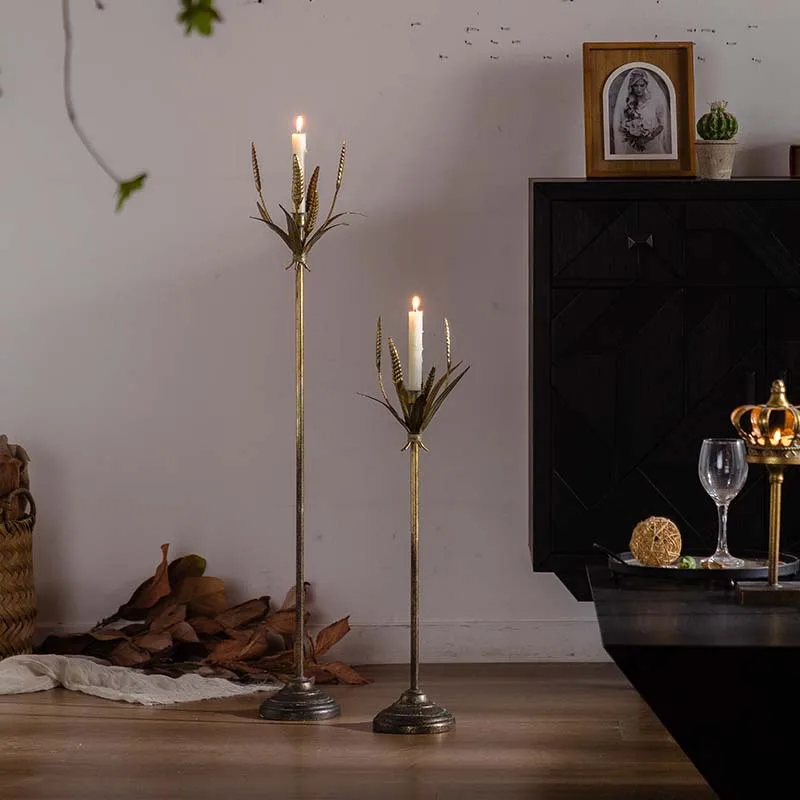 

Vintage Rustic Iron Candle Holder American Country Style Floral Centerpiece Antique Decor Prop Retro Candlestick for Home