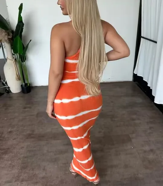 เดรสแม็กซี่บอดี้คอนลายทาง, เดรสสายเดี่ยวแขนกุดสำหรับวันหยุด