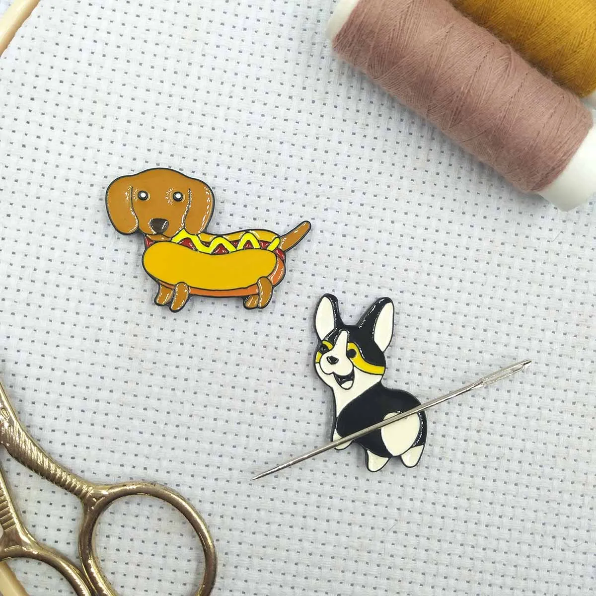 Magnetic Needle Minders Sewing Magnet, Cute Hot Dog Needle Keeper for Cross Stitch, Needle Nanny Embroidery Needlework Supplies