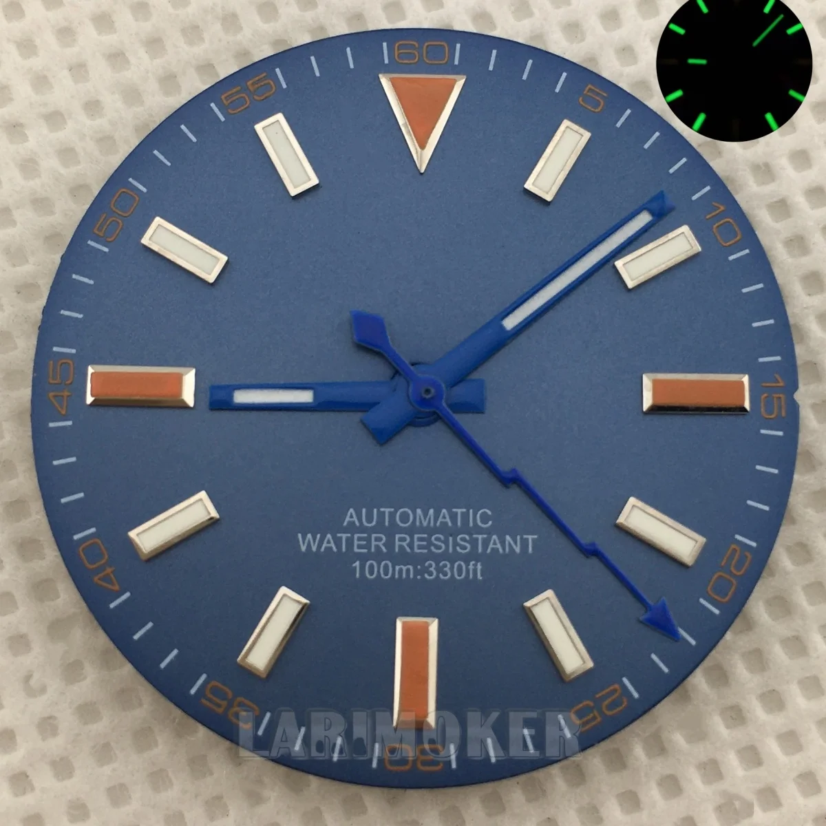 29mm 블랙 화이트 블루 다이얼에 녹색 야광이 적용되었으며, NH35, NH36, ETA2824, PT5000, DG2813, 미요타 8205 무브먼트가 장착되어 있습니다.