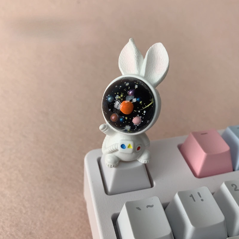 Oryginalna spersonalizowana kreatywna nasadka na klawisze Space Rabbit 3D Cute Customized R4 Cross Axis for Girls Mechanical Keyboard artisan Cap