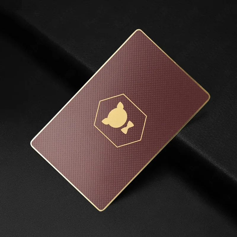 

Роскошная бордовая металлическая карточка с золотым краем, индивидуальный логотип, алюминиевая визитная карточка премиум-класса