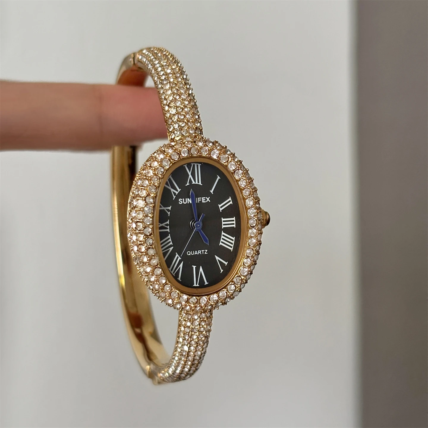 Round fashion temperament minimalist oval full diamond watch women's high-end retro women's light luxury watch