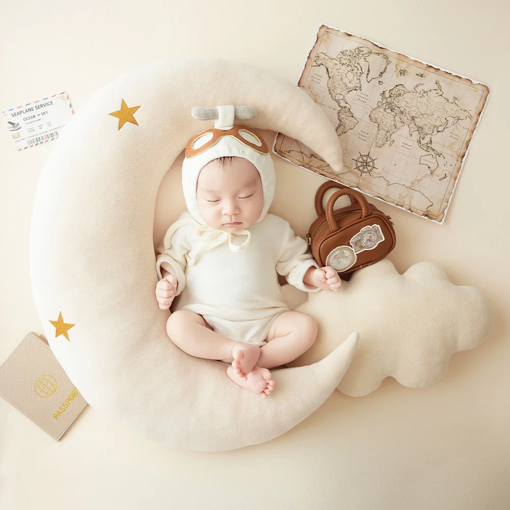 Pilot Explorer Theme Newborn Milestone Photography Props Baby Romper with Match Hat Model Airplane Studio Photoshoot Accessories