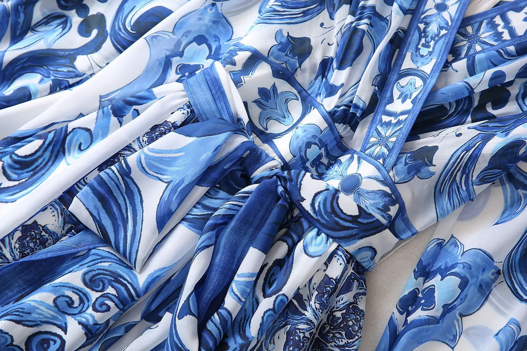 Designerska moda wybiegowa Letnia damska niebieska artystyczna sukienka maxi z nadrukiem w kwiaty 2023.