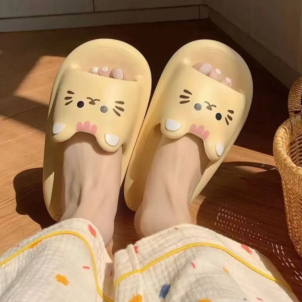 عارضة الكرتون القط خنزير النعال لينة وحيد المضادة للانزلاق Kawaii النعال النساء بحر الأحذية البلاستيكية الشرائح الصنادل الشاطئ