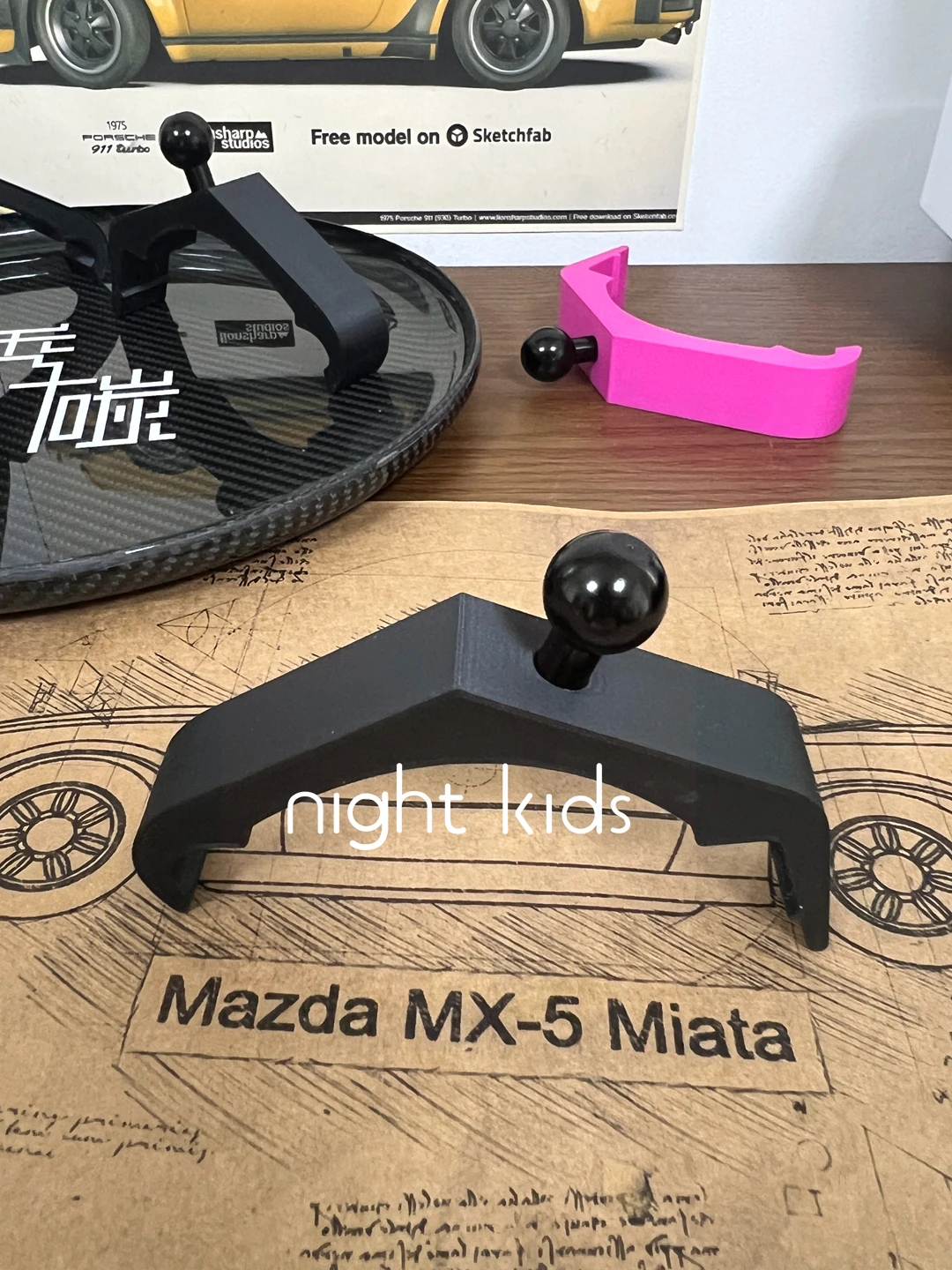 Night Kids is suitable for the mobile phone holder of Mazda MX-5 ND. It is a modified mobile phone holder for MX5 ND1 and ND2.