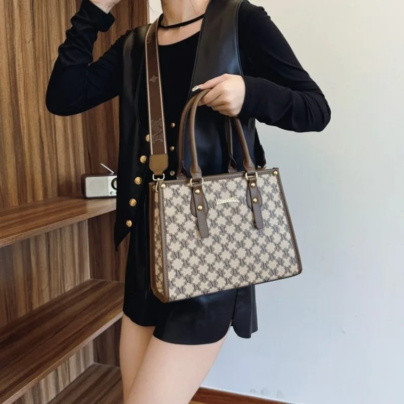 

Rustic Distressed Leather Messenger Bag For Women Vintage Shoulder Handbag Boho Chic Style For Artistic And Creative Women