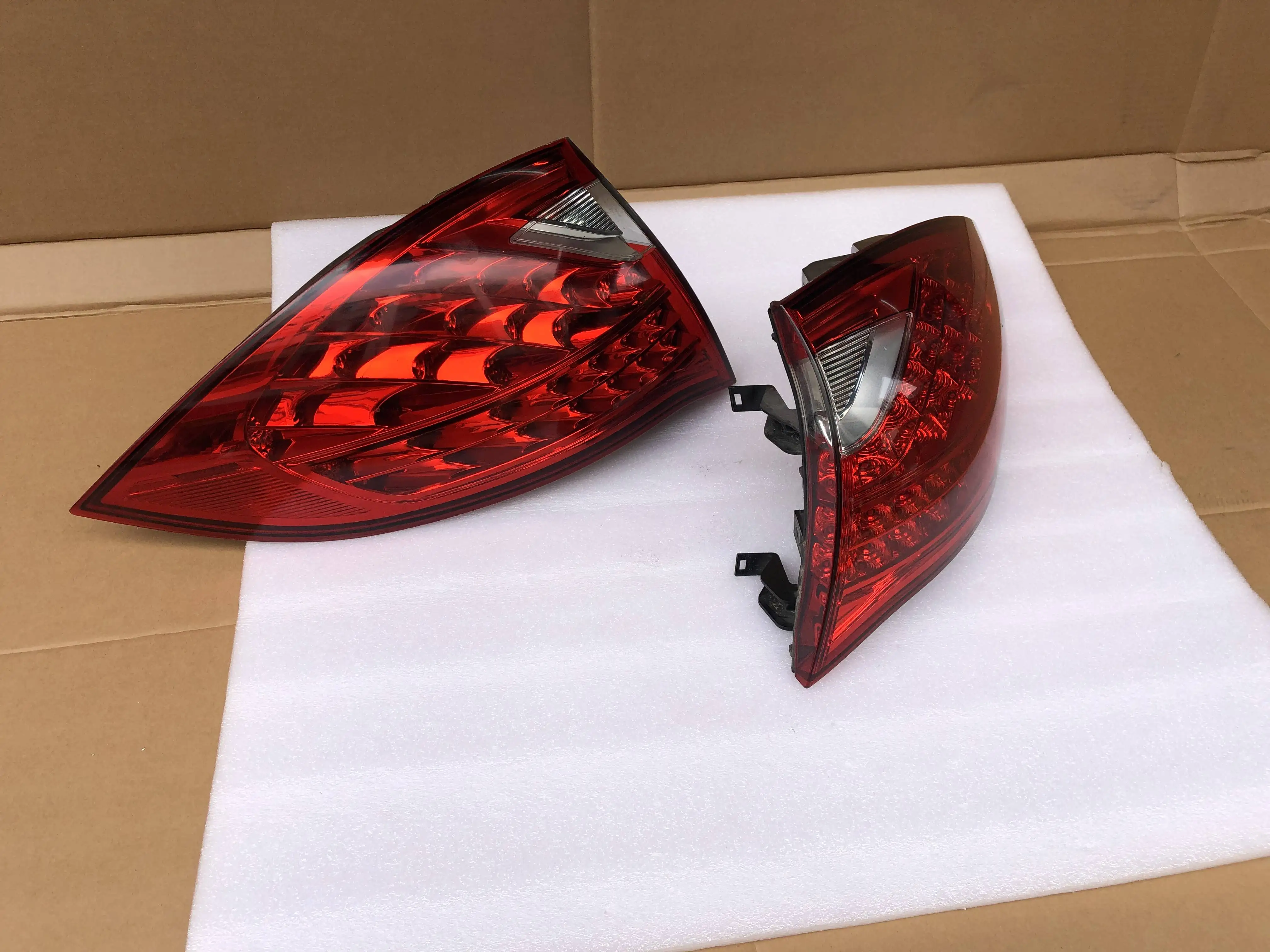 Für schnelle Lieferung Hohe Qualität 2012 2013 9 Pa Led-Rücklicht Original Gebraucht Gts Porsche Cayenne 958 Rücklicht