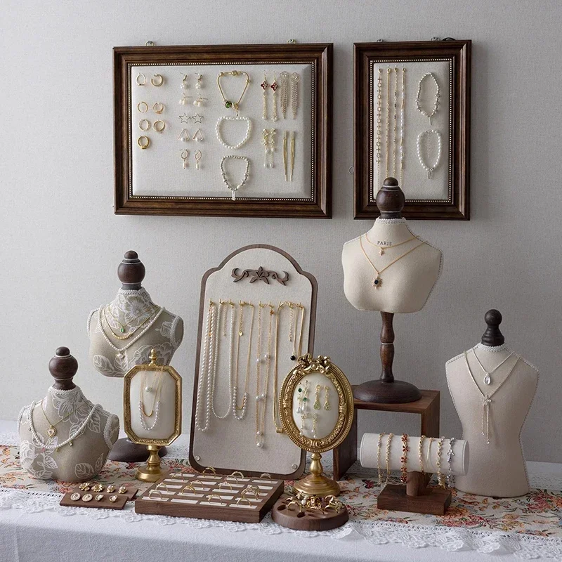 Luxury Necklace Display Portrait Model Wooden Window Jewelry Displays Rack Counter Bracelet Ring Organizer Display Props
