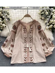 Camicetta primaverile da donna versione coreana ricamata stile etnico nappa ricamata cravatta allentata girocollo manica a palloncino Top D3522