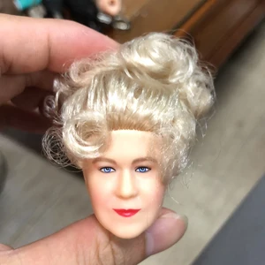 UK Queen Elizabeth II Kepala Boneka Simulasi Mainan untuk 1/6 Boneka Tubuh Patung-patung Model Hadiah Peringatan Ornamen 8 kepala boneka fashion penjualan terbaik - №