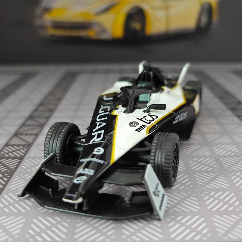 

Модель гоночного автомобиля Jaguar FE в масштабе 1:32 # Коллекционная статическая модель гоночного автомобиля Формулы-1 из сплава, подарок