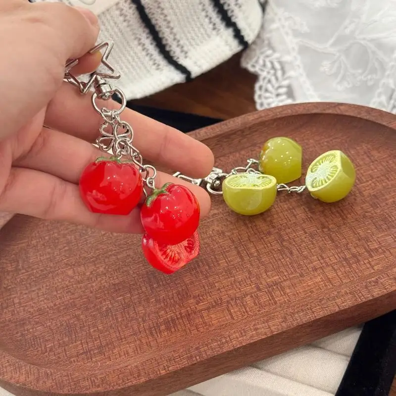 Roter Tomaten-Schlüsselanhänger aus Kunstharz, süßer Anhänger für Handyhülle oder Tasche, ideales Geburtstagsgeschenk für Frauen und Mädchen. – Detail 8