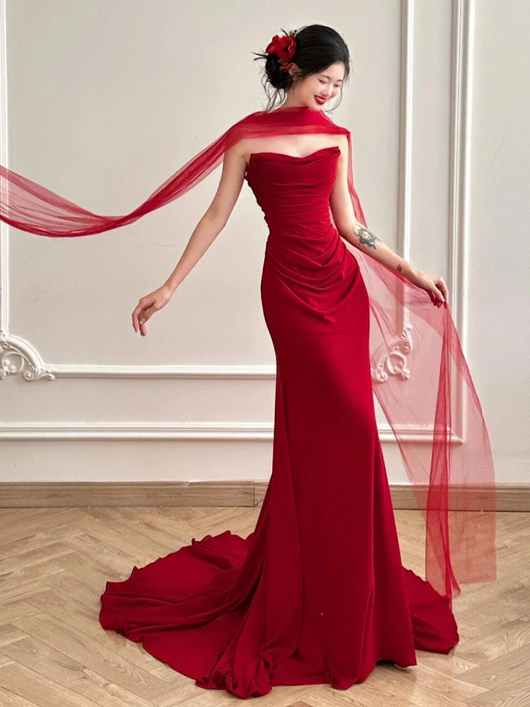 

Ele Red Bridal Gown with Train for Wedding Reception Fi Tail Long Evening Dr for Women in Their 20s Vintage Sle