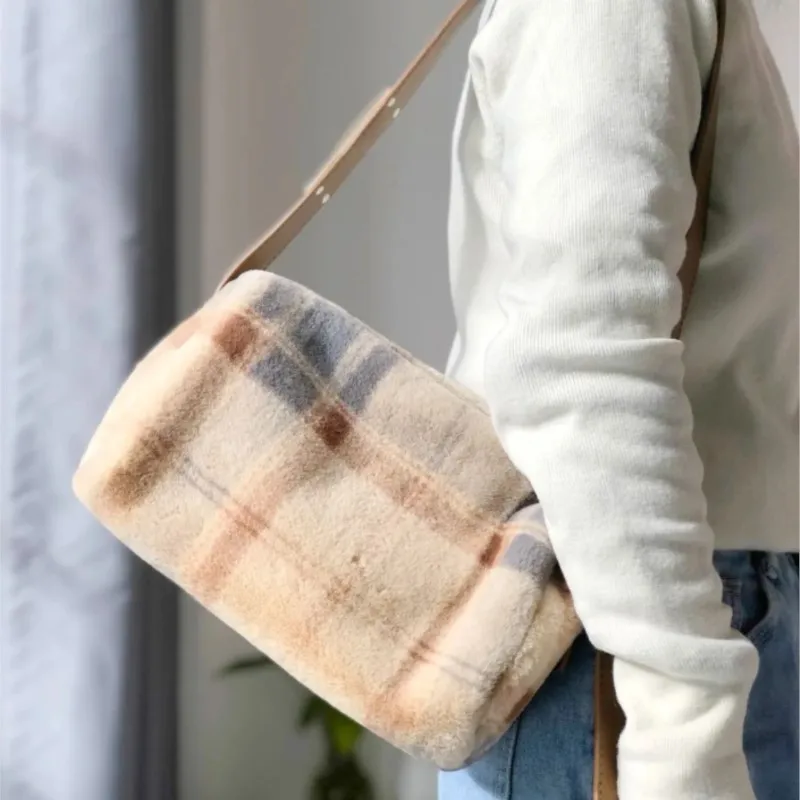 

JIAERDI Retro Plaid Crossbody Bag Women Large Capacity Cylinder Handbag Ladies Fashion Faux Shearling Versatile Shoulder Bag New