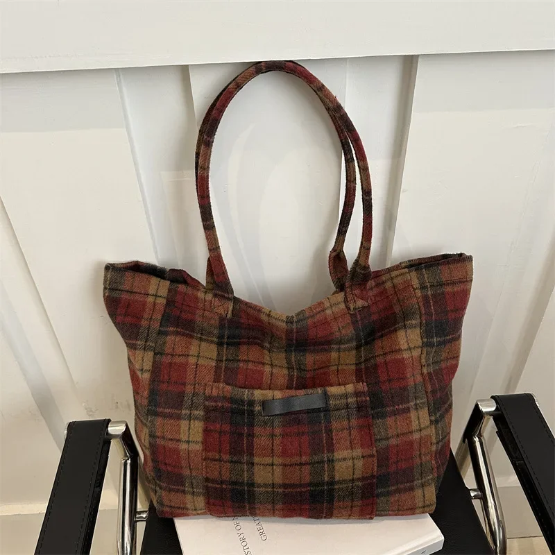 Personalized plaid casual commuter shoulder bag fashionable retro tote bag