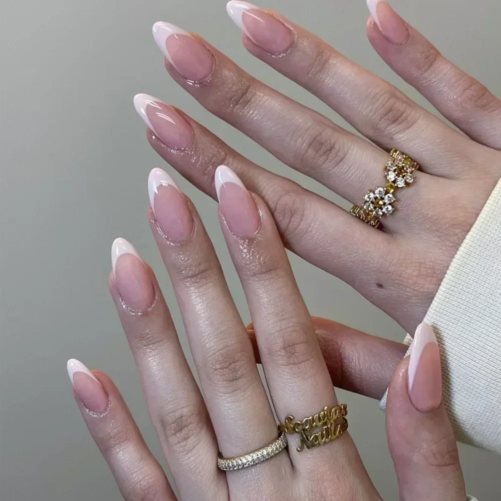 24 Stück französische Kunstnägel, Mandel-Kunstnägel mit Kleber, zum Aufdrücken, weißes Randdesign, tragbar, einfach, rosafarbene Stiletto-Nagelspitzen