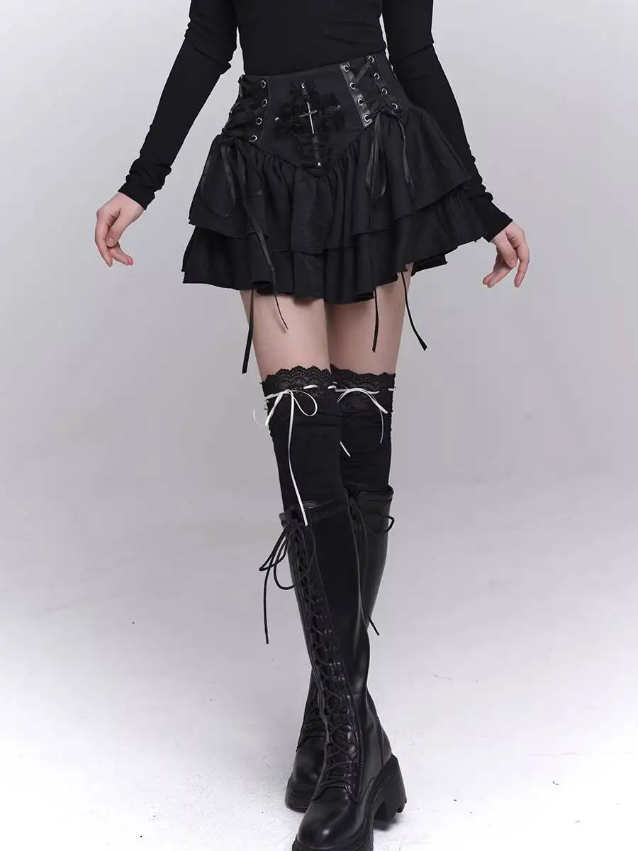 Spódnice Gothic Punk Damskie Czarne Mini Spódniczki z Nadrukiem Krzyża Dziewczyna-Duch Punkowa Subkultura Gothic Y2K Seksowny Styl