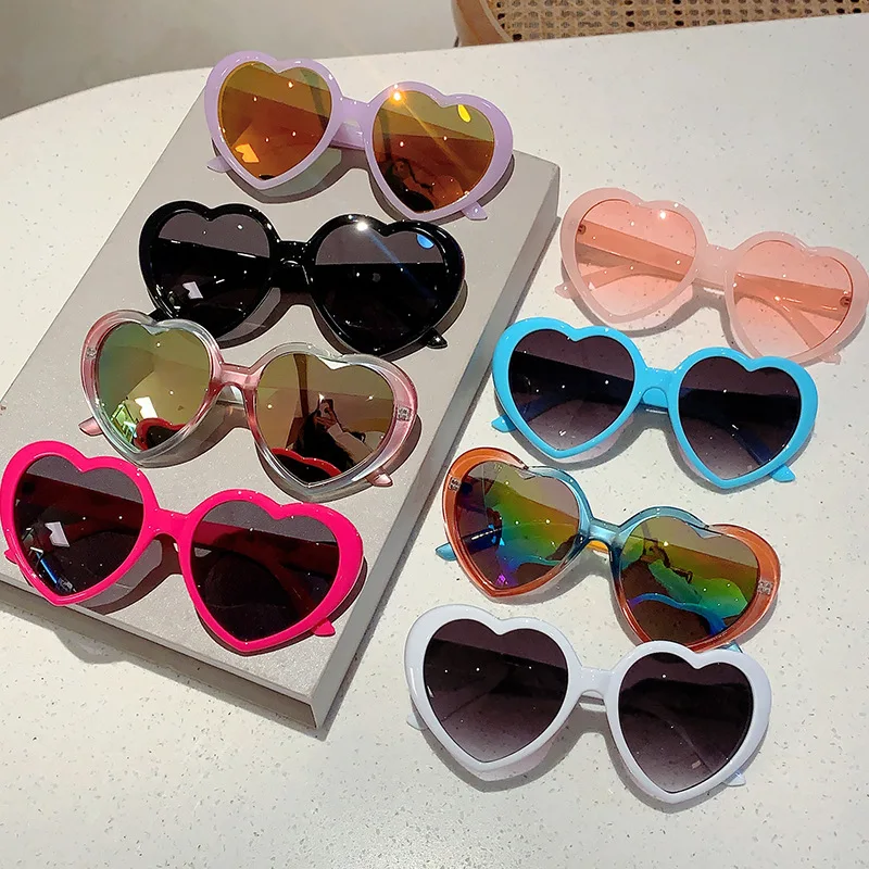 Vintage Oversized Cute Love Heart Sunglasses Women Fashion Trendy Luxury Brand Designer Popular Sun Glasses Sexy Lady Punk Shade